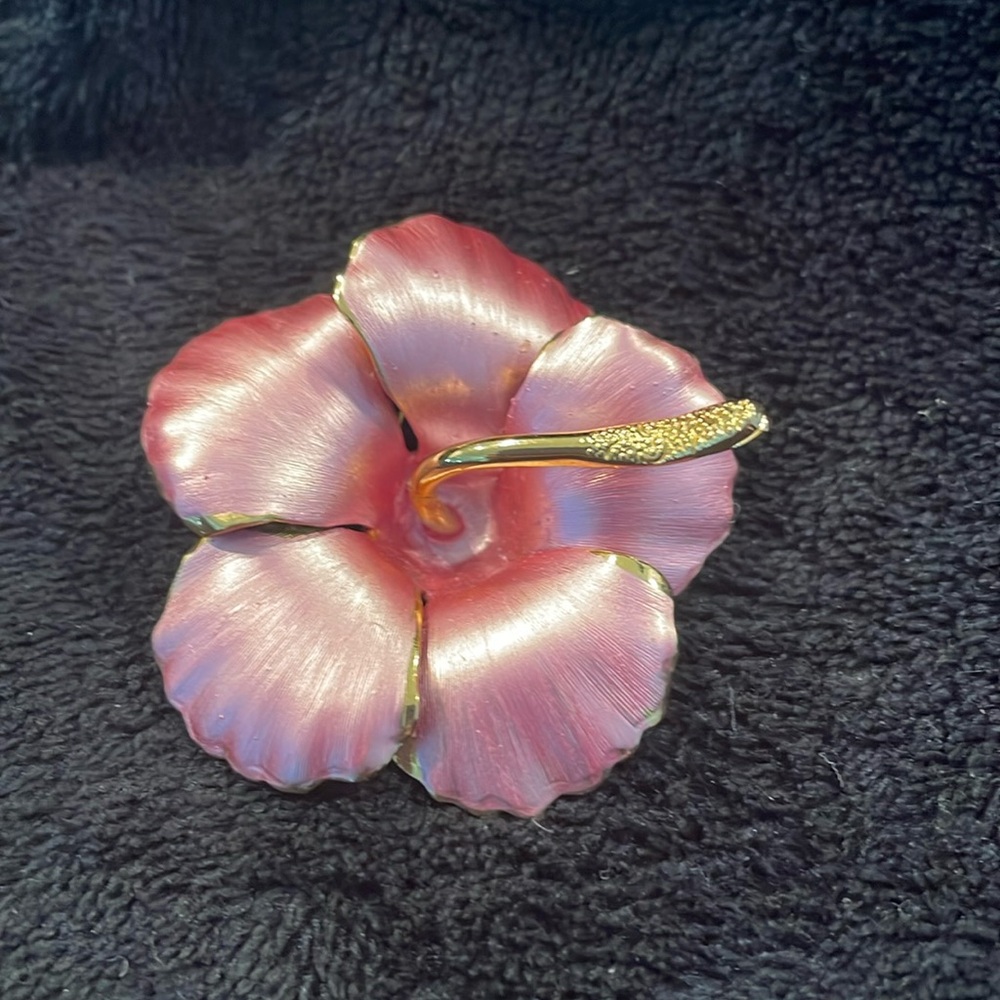 Pink and gold brooch